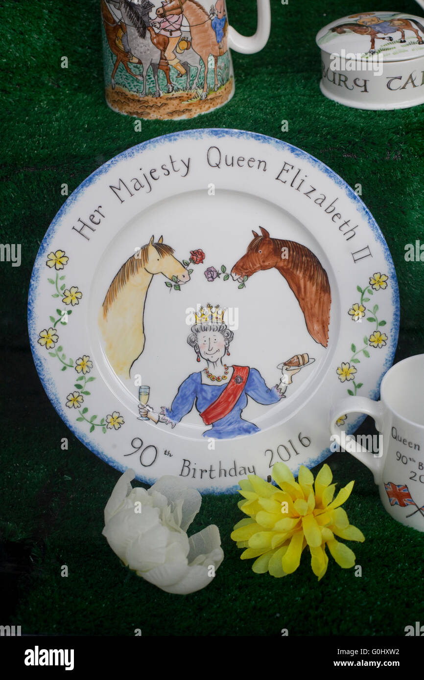 Piastra in ceramica per la commemorazione del Queens il novantesimo compleanno Foto Stock