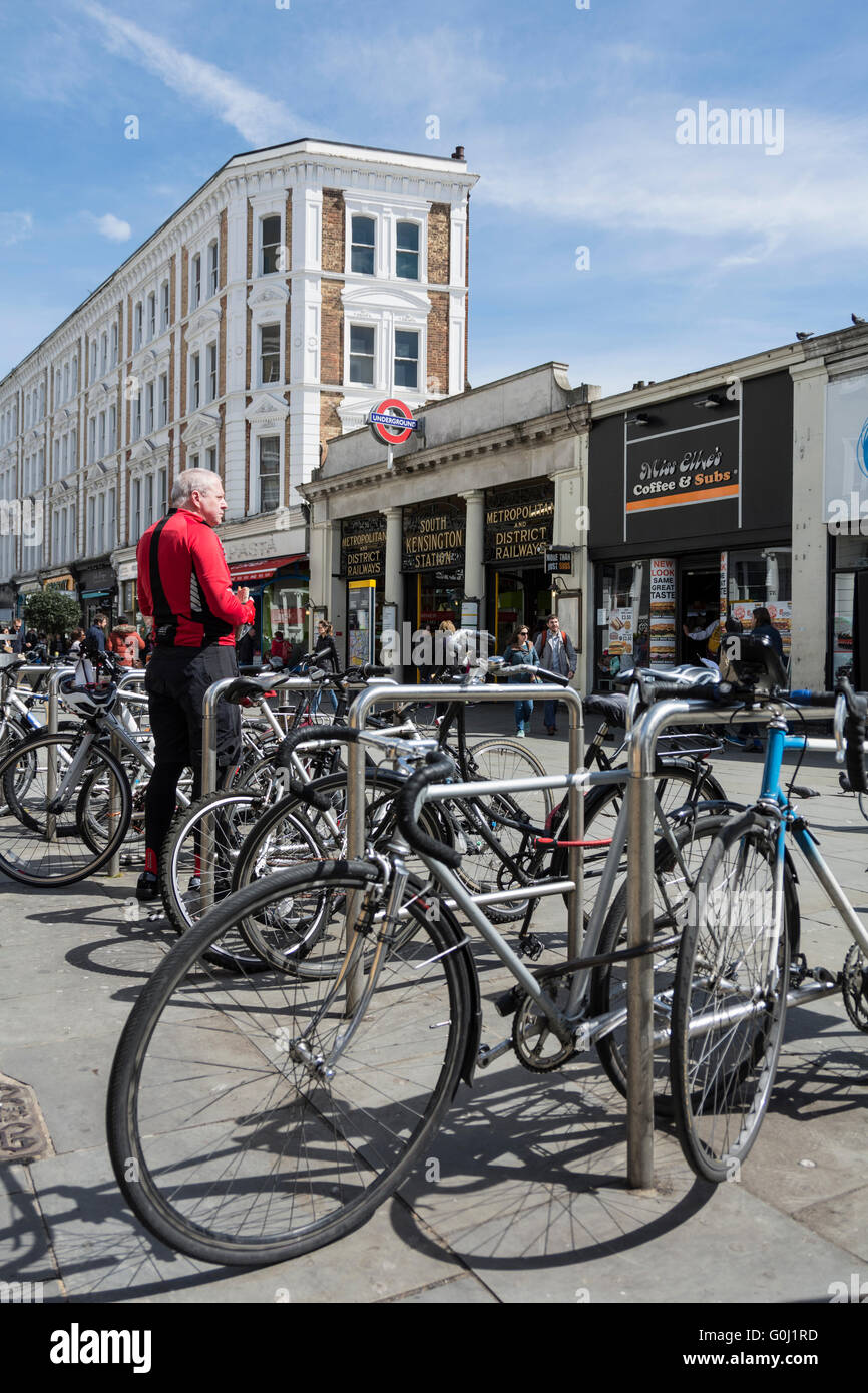 Stazione di South Kensington a South Kensington, Londra, Inghilterra, Regno Unito Foto Stock