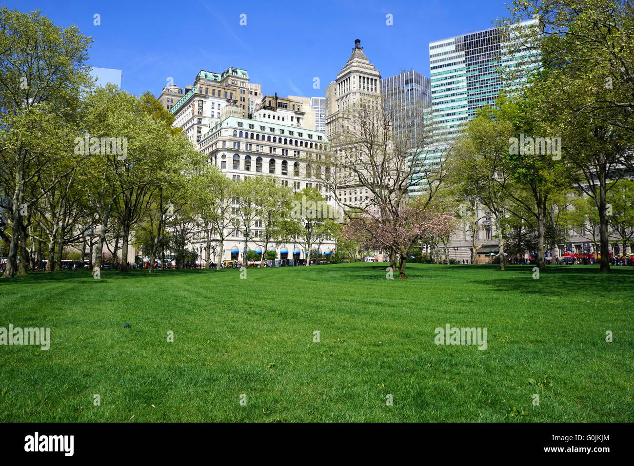 Una vista di Lower Manhattan cityscape da Battery Park, New York City, NY, STATI UNITI D'AMERICA Foto Stock