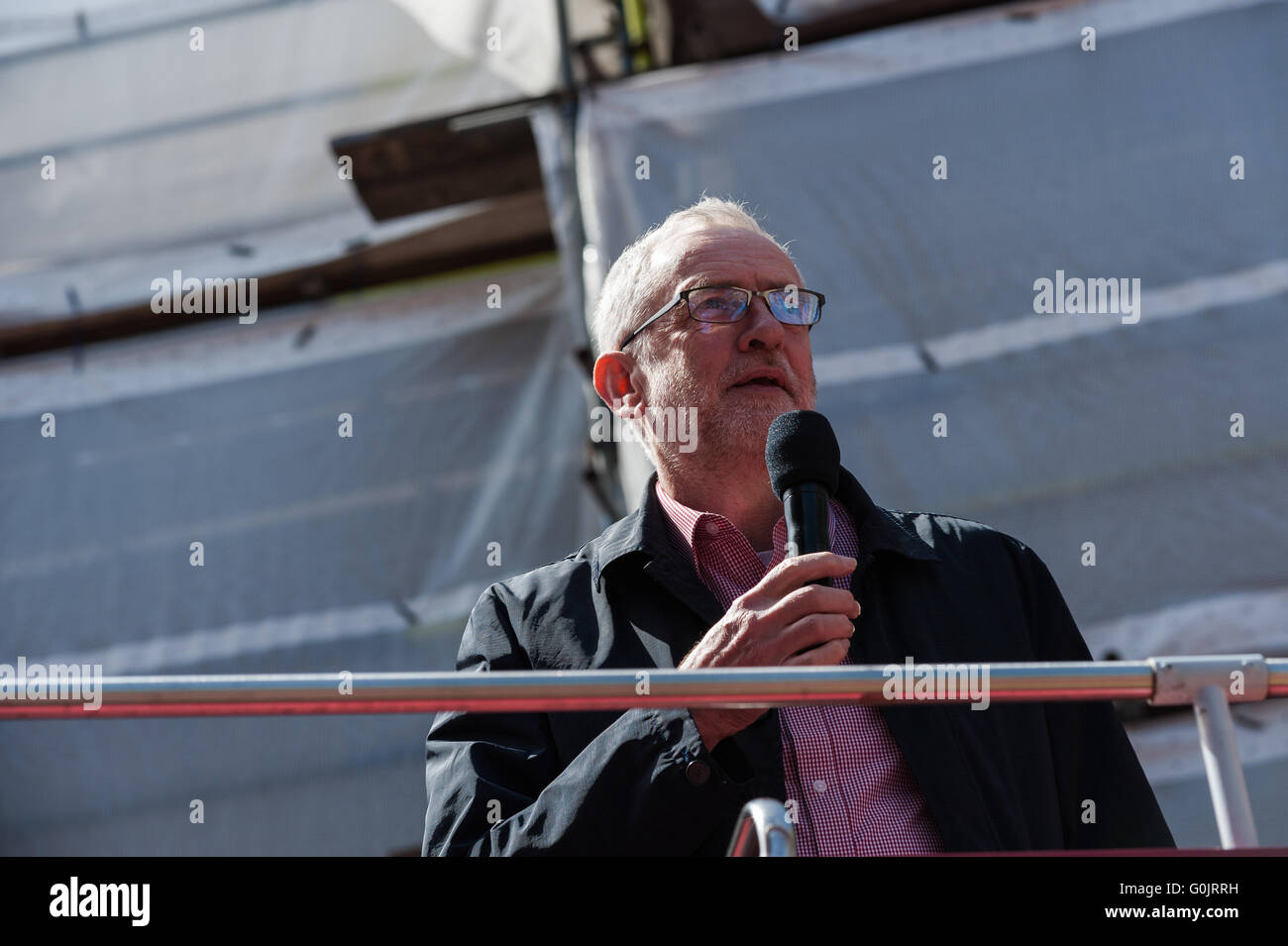 Londra, Regno Unito. Il 1 maggio 2016. Jeremy Corbyn, leader del partito laburista, parla durante il giorno di maggio rally. Wiktor Szymanowicz/Alamy Live News Foto Stock