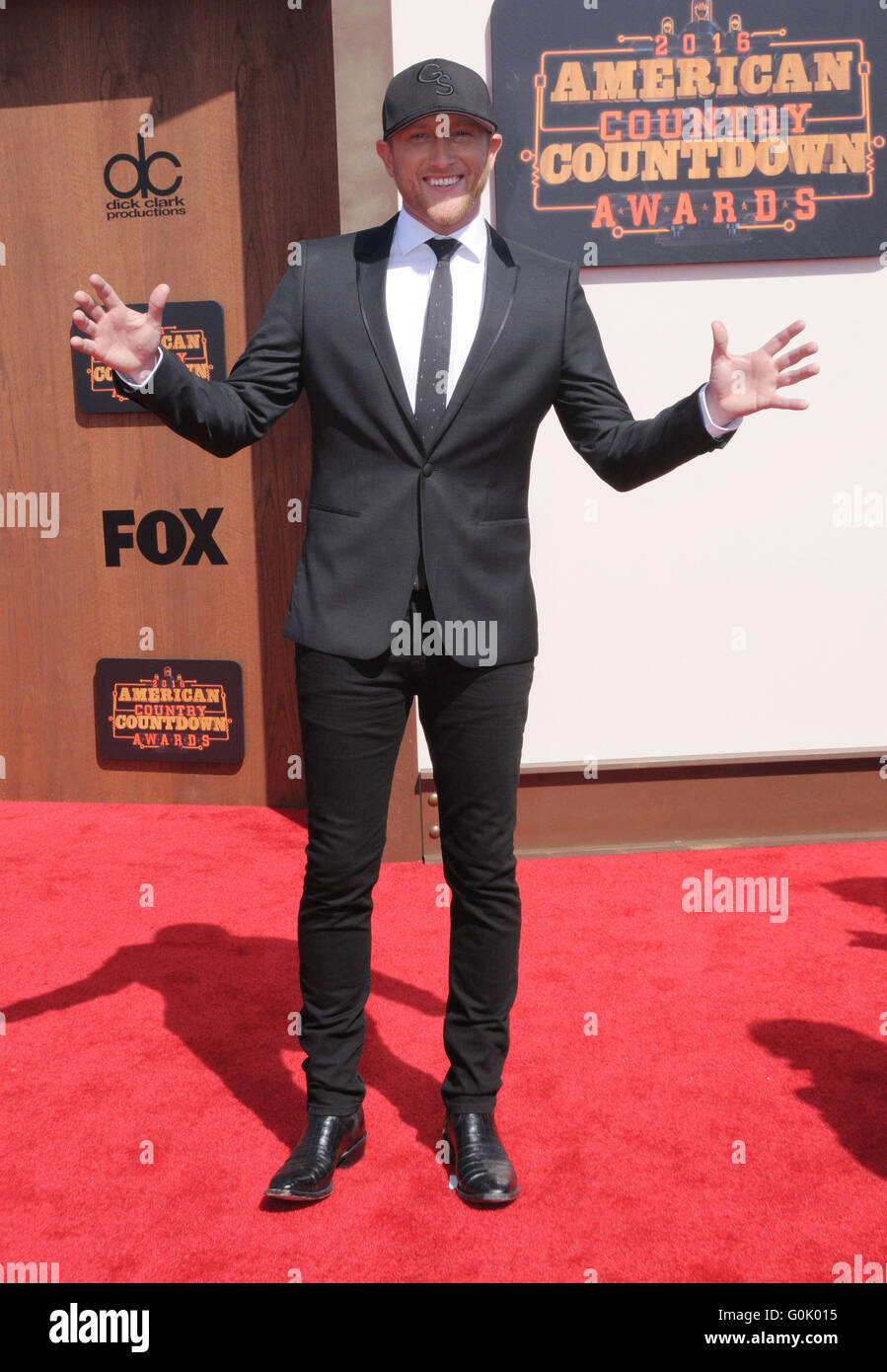 Inglewood, CA, Stati Uniti d'America. Xx Febbraio 2016. 01 Maggio 2016 - Inglewood, California - Cole Swindell. Gli arrivi per il 2016 Paese americano conto alla rovescia Awards tenutosi presso il Forum. Photo credit: Birdie Thompson/AdMedia © Birdie Thompson/AdMedia/ZUMA filo/Alamy Live News Foto Stock