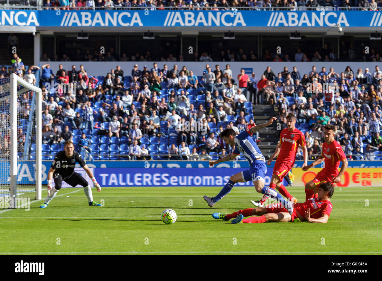 La Coruña, Spagna. Il 1 maggio, 2016. Luis Alberto prende un colpo durante La Liga BBVA match tra RC Deportivo de la Coruña e Getafe CF a Stadio Riazor il 1 maggio 2016 a La Coruña, Spagna. Credito: Visual&scritto SL/Alamy Live News Foto Stock