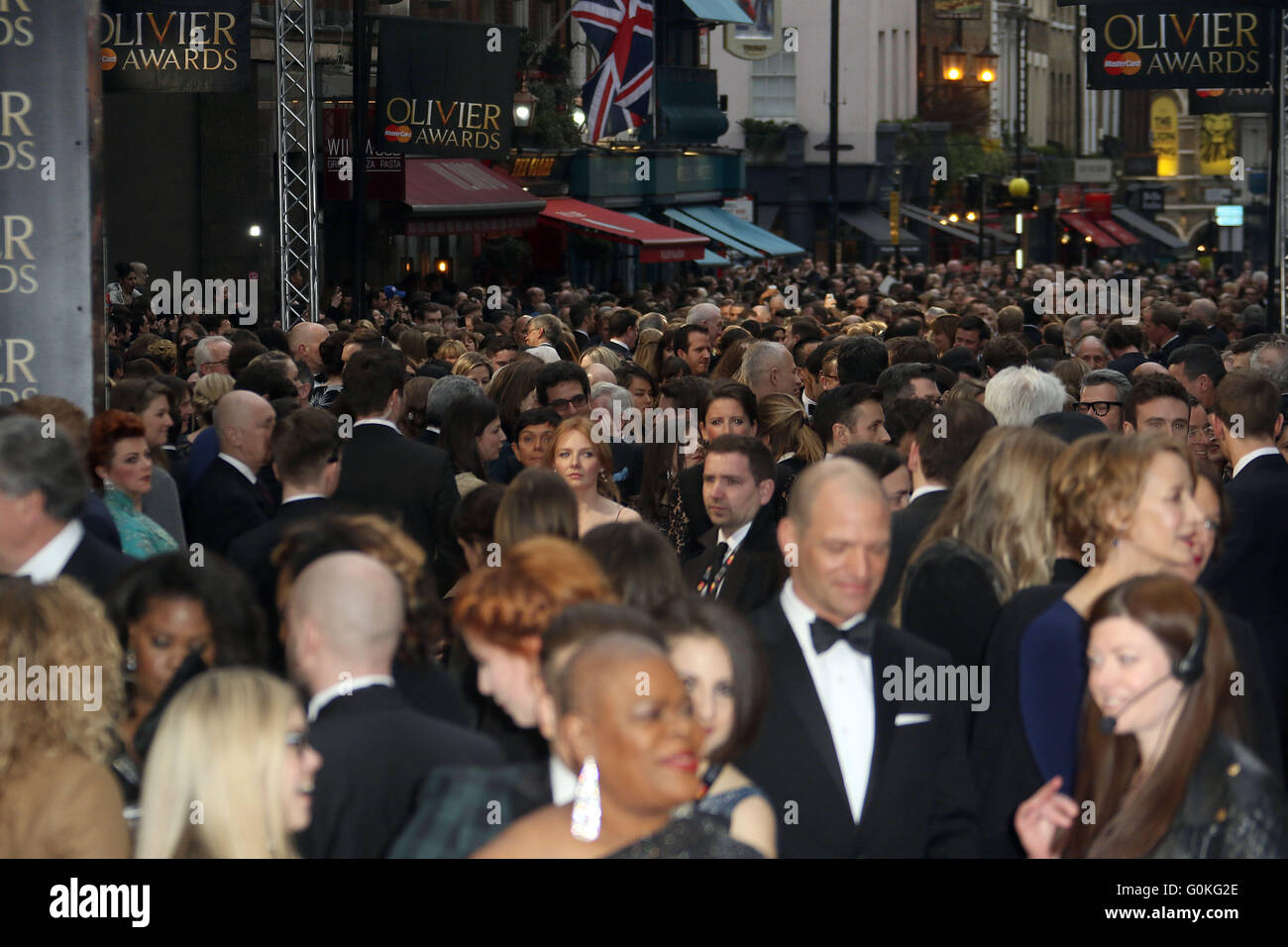 3 aprile 2016 - folla frequentando il Olivier Awards 2016 at Royal Opera House Covent Garden di Londra, Regno Unito. Foto Stock