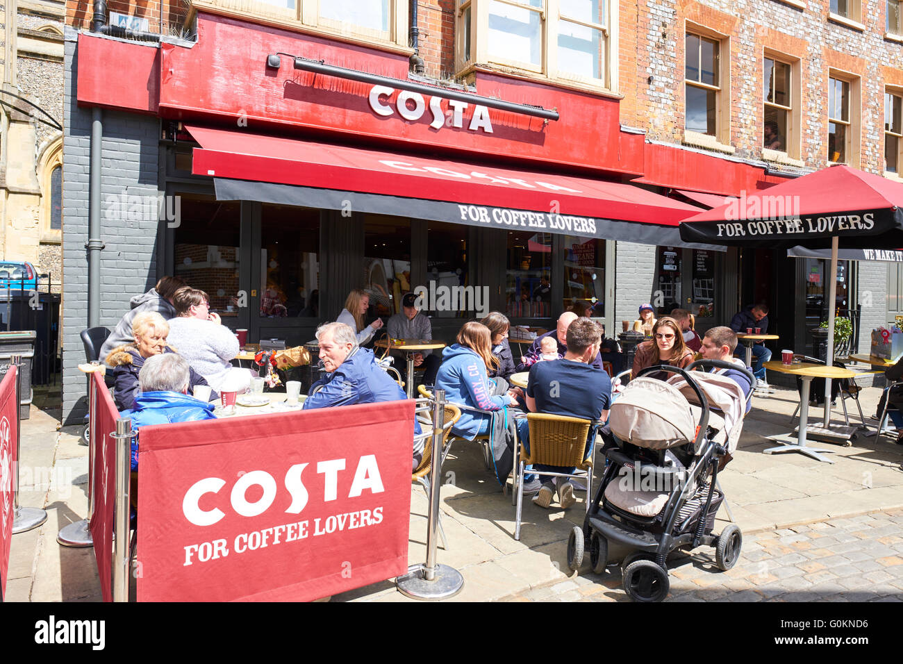 Costa Coffee Queens Square High Wycombe Buckinghamshire REGNO UNITO Foto Stock