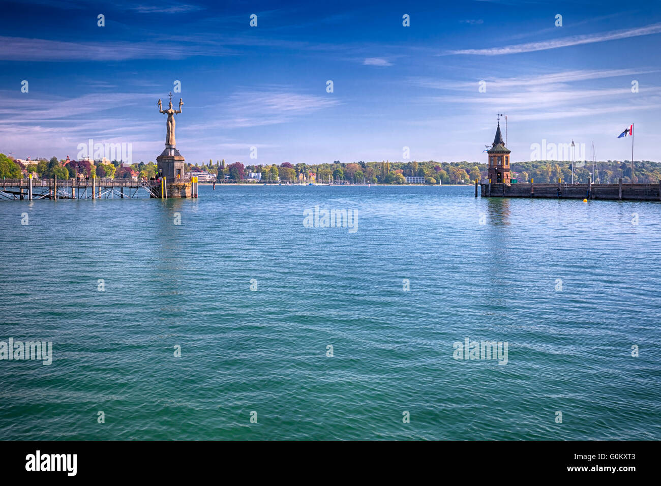 KONSTANZ, Germania - 30 Aprile 2016- Imperia statua nel porto di Konstanz città con una vista del lago di Costanza. Foto Stock