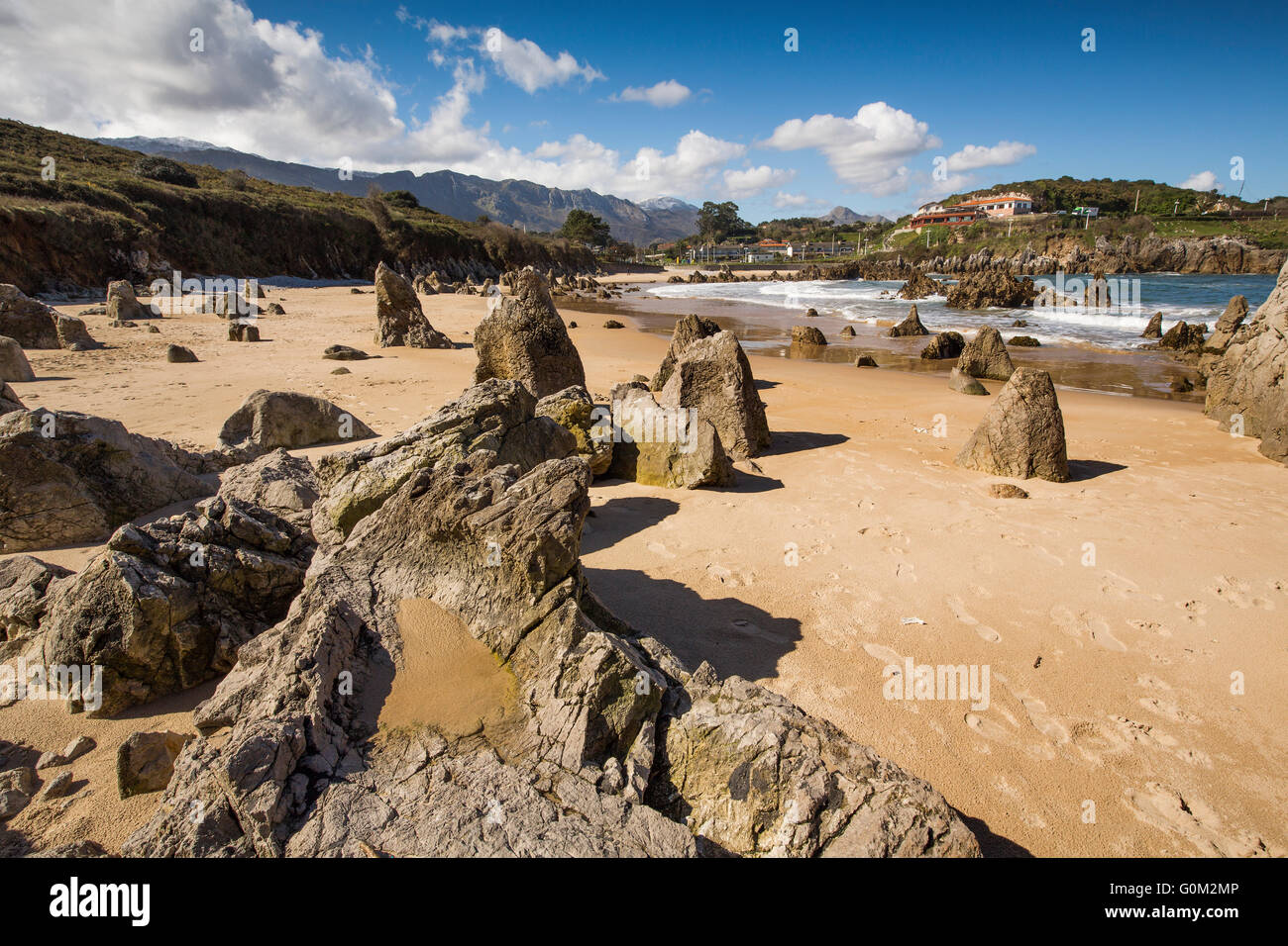 Playa de Toró. Llanes, Mare cantabrico, Asturias Spagna, Europa Foto Stock