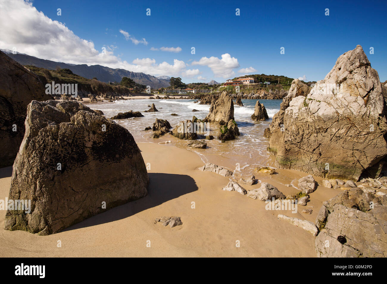 Playa de Toró. Llanes, Mare cantabrico, Asturias Spagna, Europa Foto Stock