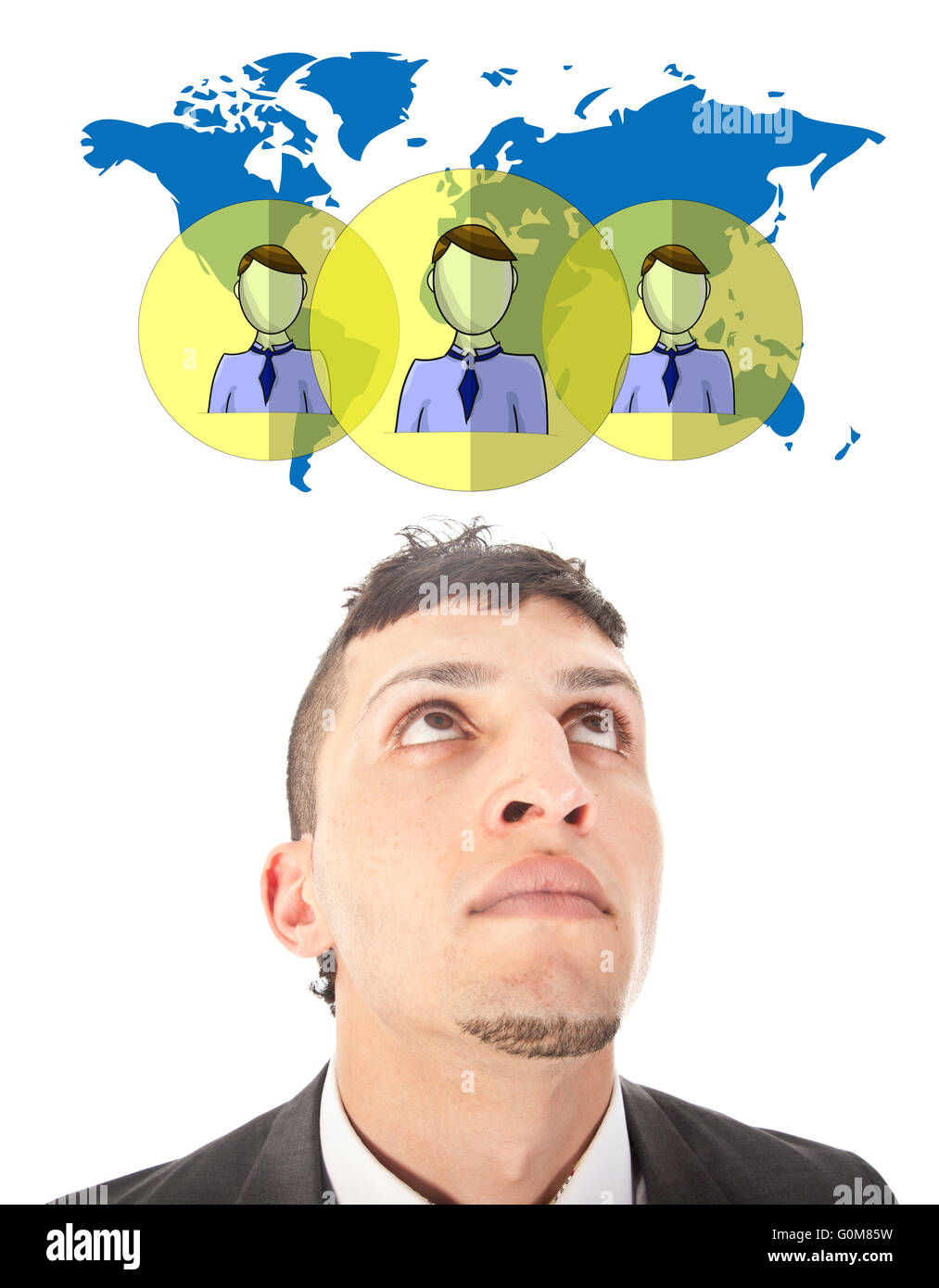 Giovane imprenditore virtuali con gli amici in tutto il mondo isolato su sfondo bianco Foto Stock