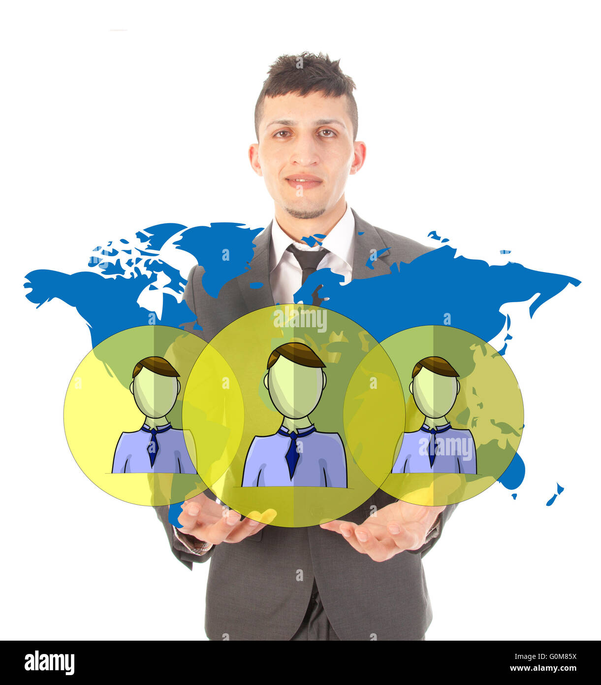 Giovane imprenditore virtuali con gli amici in tutto il mondo isolato su sfondo bianco Foto Stock