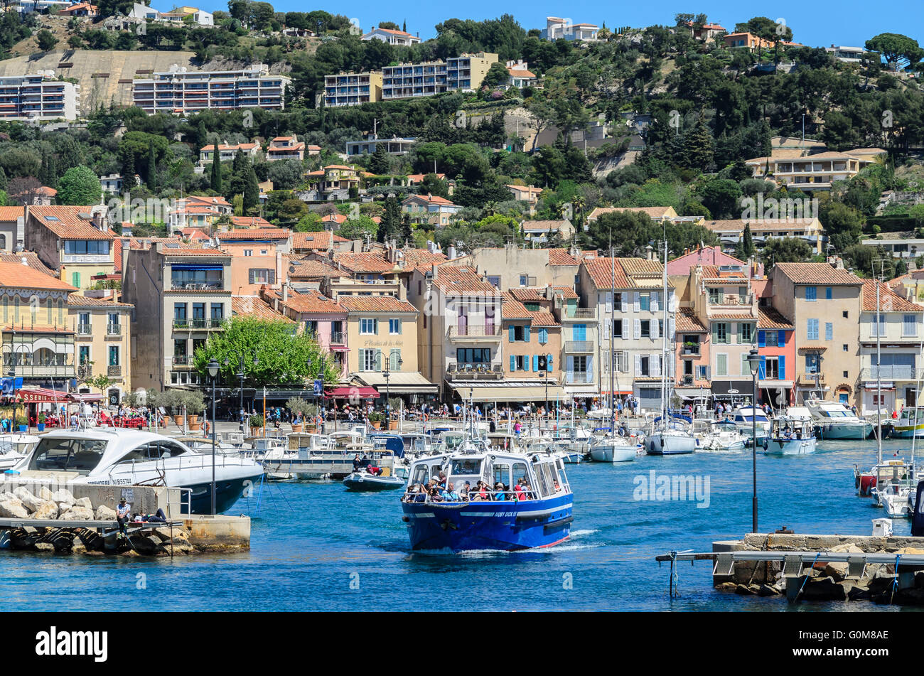 PORT DE CASSIS ET SES BATEAUX, CASSIS, BDR FRANCIA 13 Foto Stock