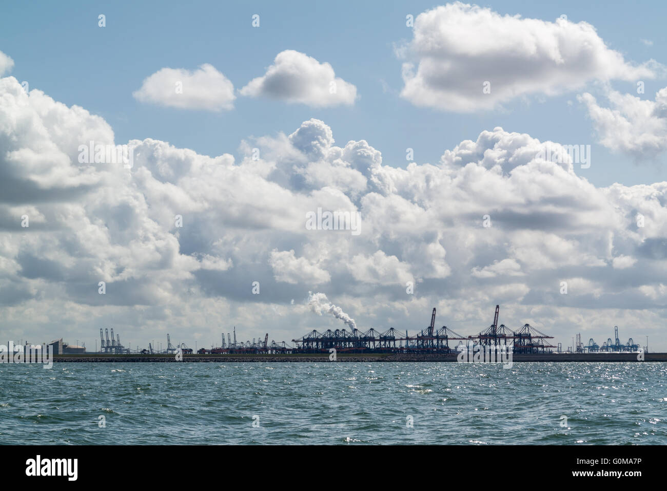 Maasvlakte e ingresso Maasmond nuovo navigabile canale della nave al porto di Rotterdam dal Mare del Nord, South Holland, Paesi Bassi Foto Stock