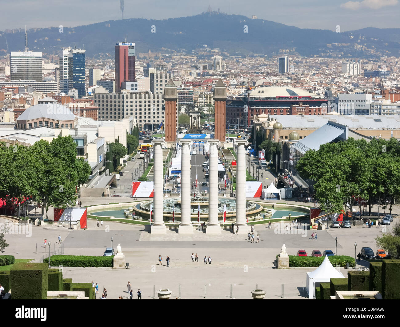 Panorama della città di Barcellona con cascate quadrato dal Museo Nazionale d'arte MNAC, Spagna Foto Stock