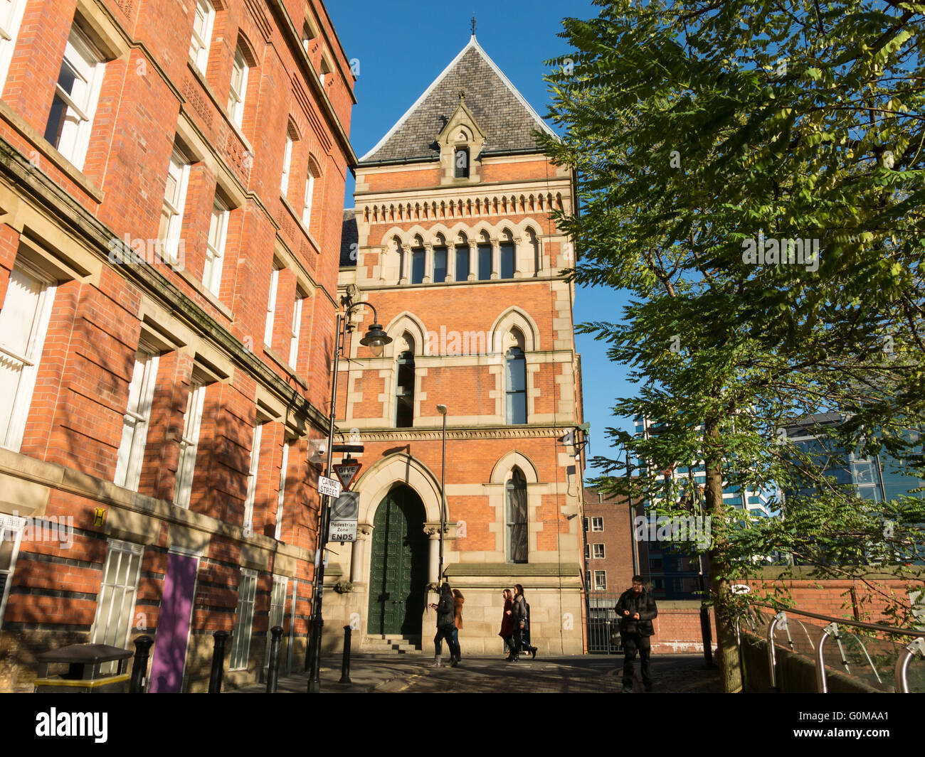 Angolo di Canal Street e Minshull Street a Manchester, Cheshire, Inghilterra, Regno Unito Foto Stock