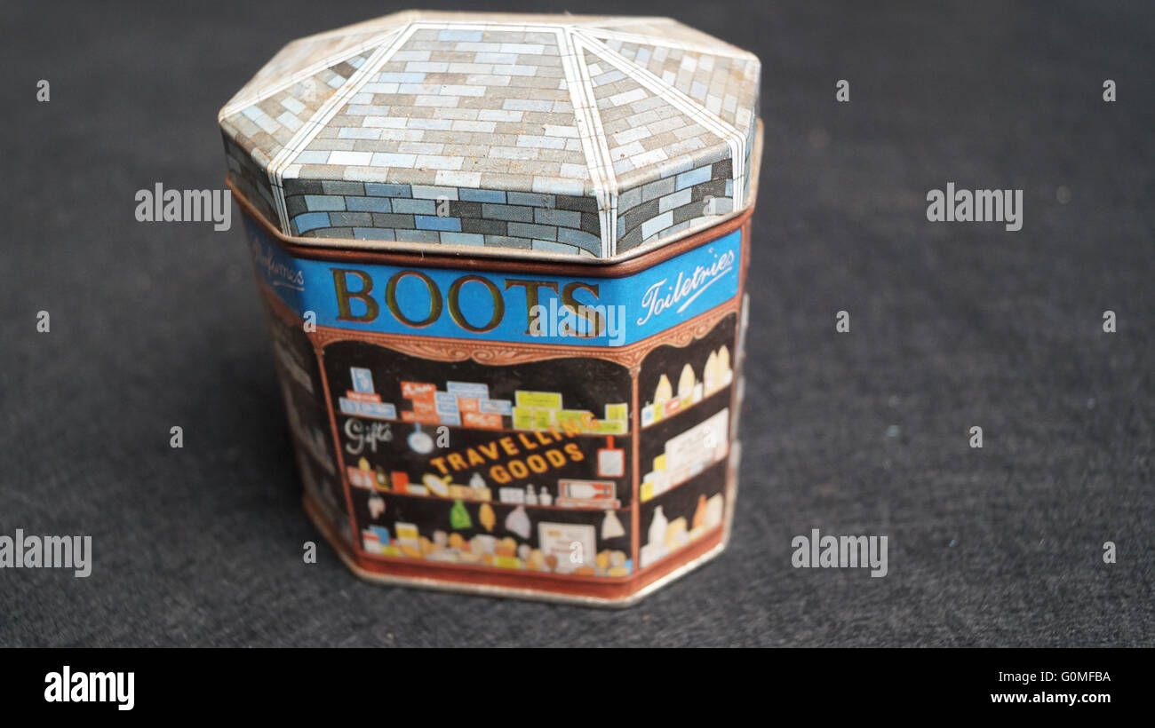 Antica Collezione stagno di stivali il chimico Foto Stock