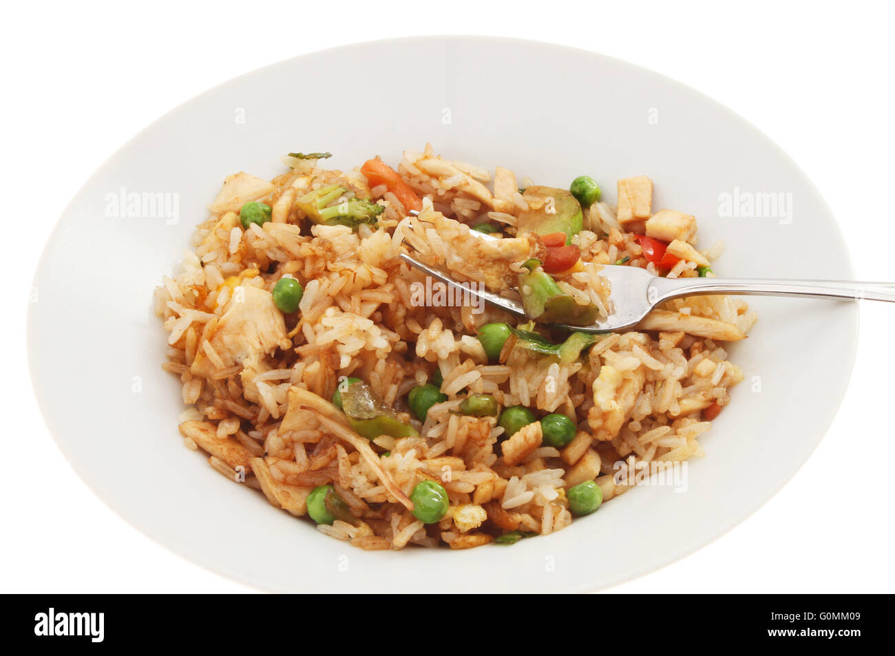Vista dettagliata del fritto misto di riso in una ciotola con una forchetta Foto Stock