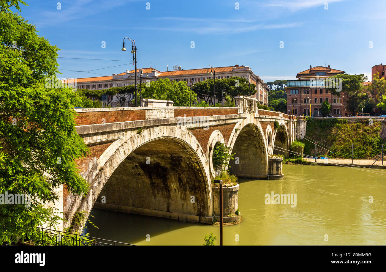 Giacomo Matteotti ponte sul fiume Tevere a Roma Foto Stock