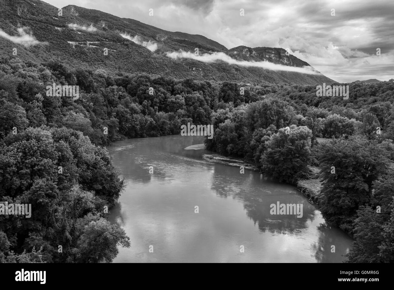 Fiume Isère e il massiccio del Vercors vicino a Vinay, Isère, Francia Foto Stock