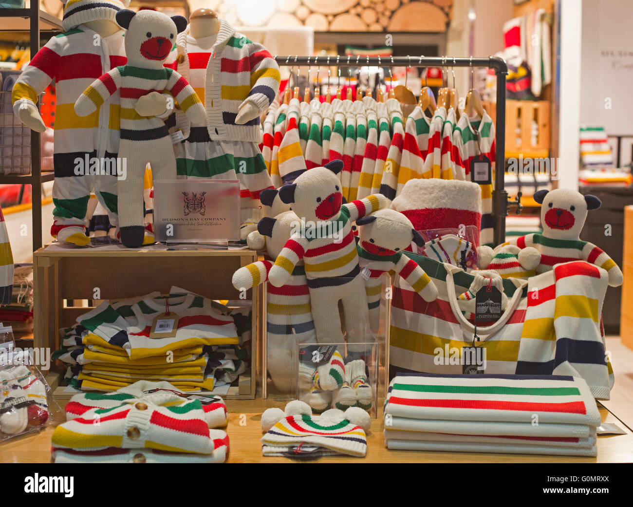 Il negozio Hudson's Bay Company è esposto all'aeroporto internazionale Macdonald-Cartier di Ottawa Foto Stock