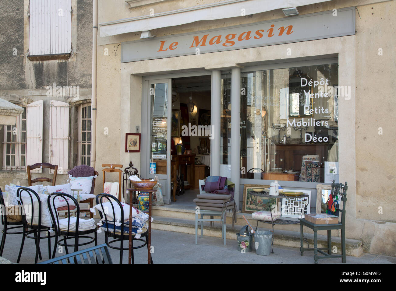 Mobili e Doration Shop; Villeneuve les Avignon; Francia Foto Stock