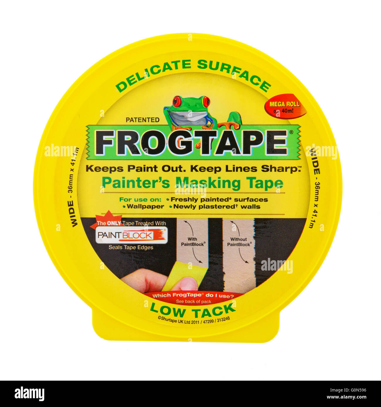 Rotolo di pittori Frogtape nastro per mascheratura con contenitore in plastica su sfondo bianco Foto Stock