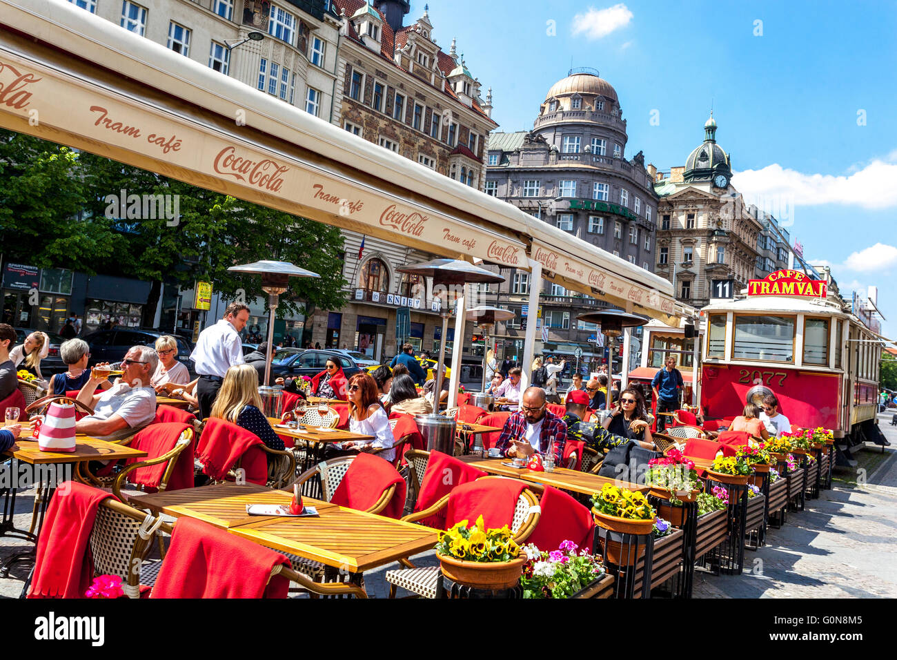 Praga Cafe Tramvaj, Praga Turismo Wenceslas Square Praga cafe, Repubblica Ceca Foto Stock