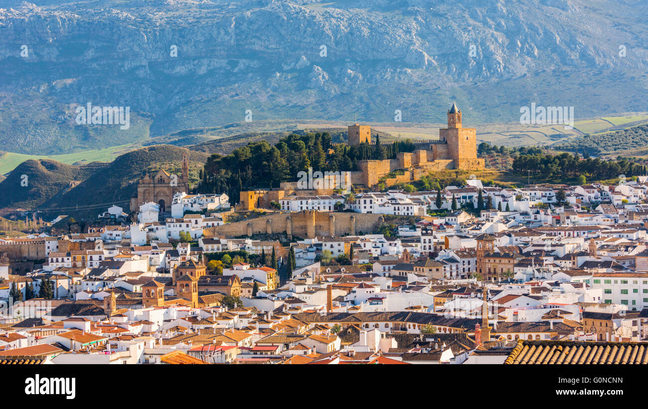 Antequera, provincia di Malaga, Andalusia, Spagna meridionale. Vista su tutta la città dalla Vera Cruz hill per La Alcazaba Foto Stock