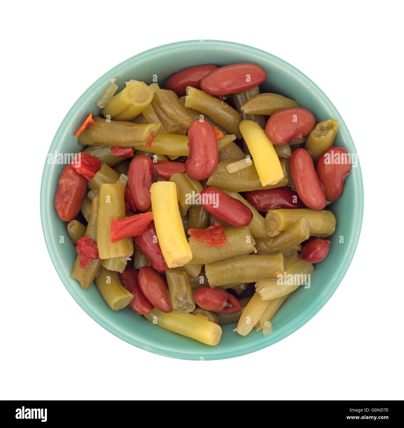Vista superiore di tre insalata di fagioli in un piccolo recipiente isolato su uno sfondo bianco. Foto Stock