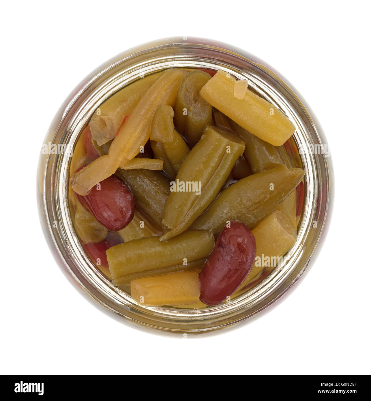 Vista superiore di tre insalata di fagioli in un aperto il vasetto di vetro isolato su uno sfondo bianco. Foto Stock