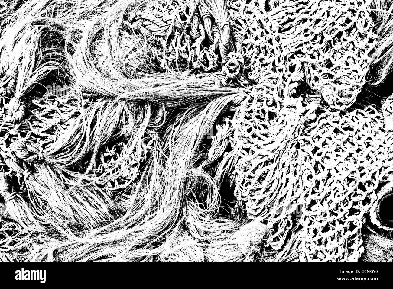 Bianco e nero mucchio di reti da pesca alto contrasto Foto Stock