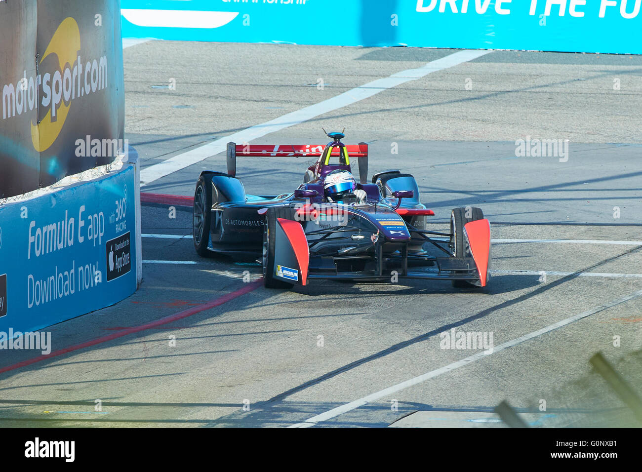 Jean Eric Vergne guida un DS Virgin Racing a emissioni zero Auto Racing a Long Beach Formula e Grand Prix gara pratica. Foto Stock