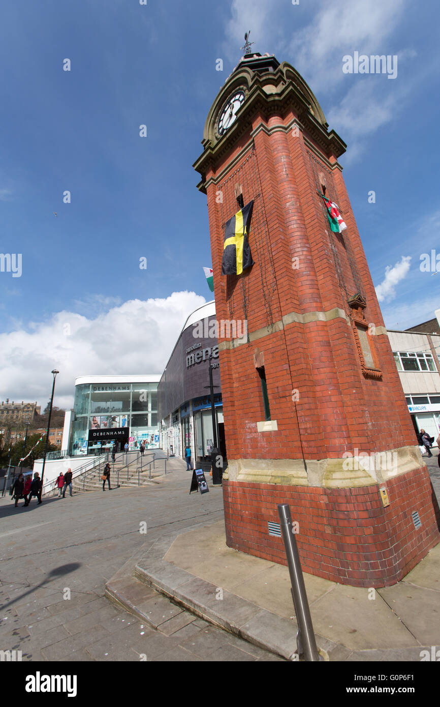 Città di Bangor, nel Galles. Vista pittoresca del tardo XIX secolo, Il Grade ii Listed è la torre dell orologio. Foto Stock