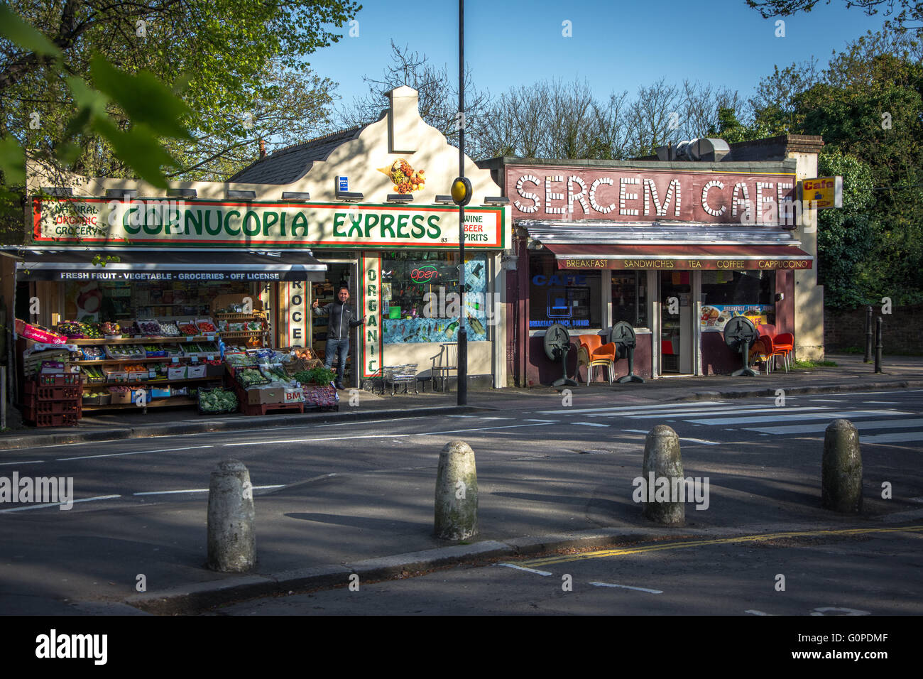 Cornucopia Express corner shop in Crouch End, nel nord di Londra Foto Stock