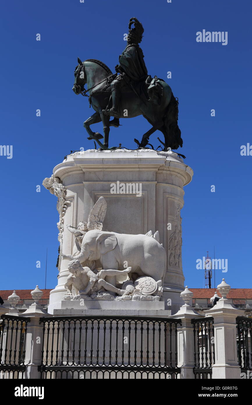 Ornato dello zoccolo della statua di Re Jos 1 in praco do Comercio, Lisbona, Portogallo. Foto Stock