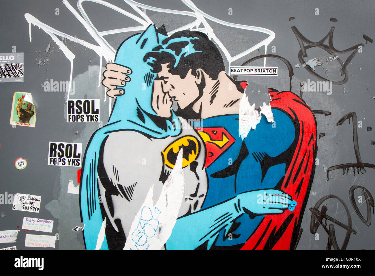Batman kissing superman Foto Stock
