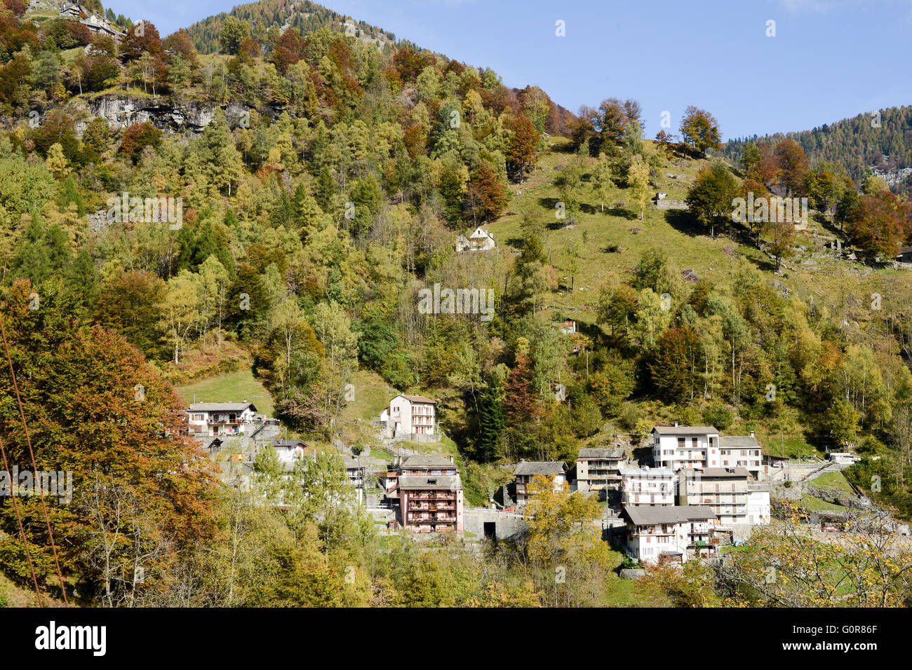 Il borgo rurale di Comologno sulla Valle Onsernone, Svizzera Foto Stock