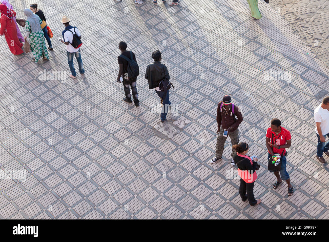 Gli immigrati africani la vendita di gadget elettronici, Marrakech, Marocco Foto Stock