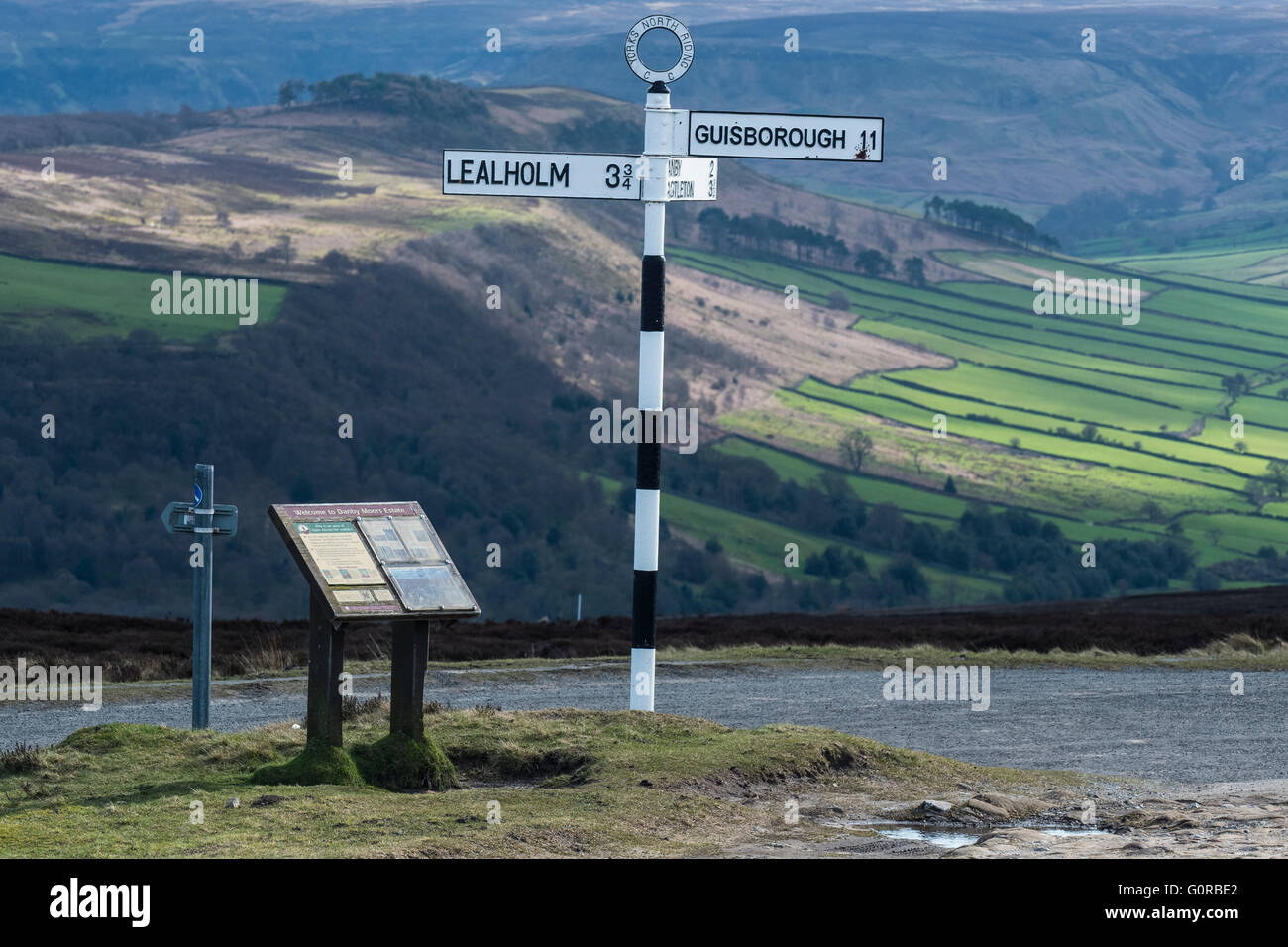 North Riding dello Yorkshire dito segno, Danby Beacon, North York Moors National Park Foto Stock