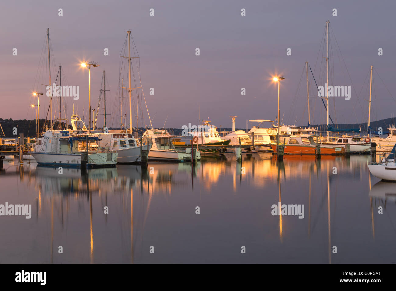 Twilight time presso la marina di Porto di ostriche in Albany, Western Australia. Foto Stock