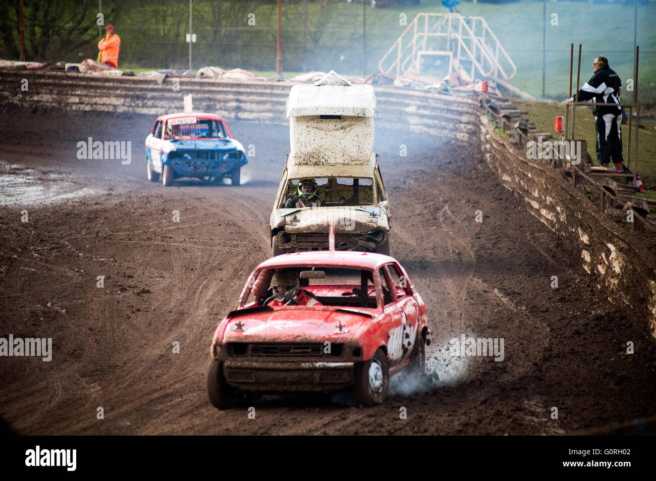 Austin allegro e marina essendo banger disputato gara gare via le vie di stock car auto racing vecchio spazzatura degli anni settanta anni settanta anni settanta anni settanta ter Foto Stock