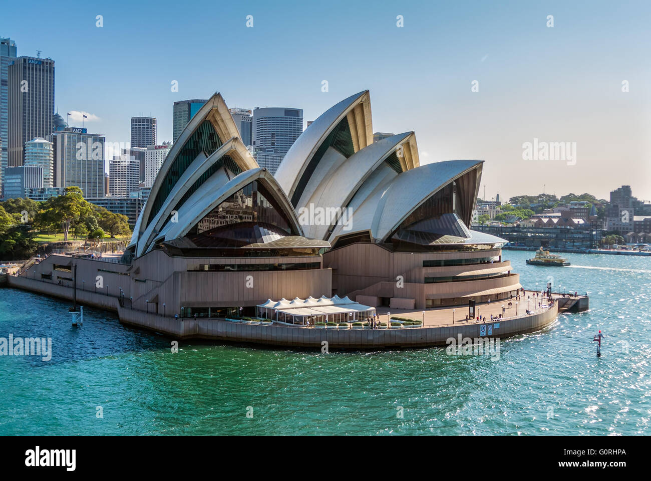 Sydney Opera House vista da una nave da crociera di Sydney, Australia Foto Stock