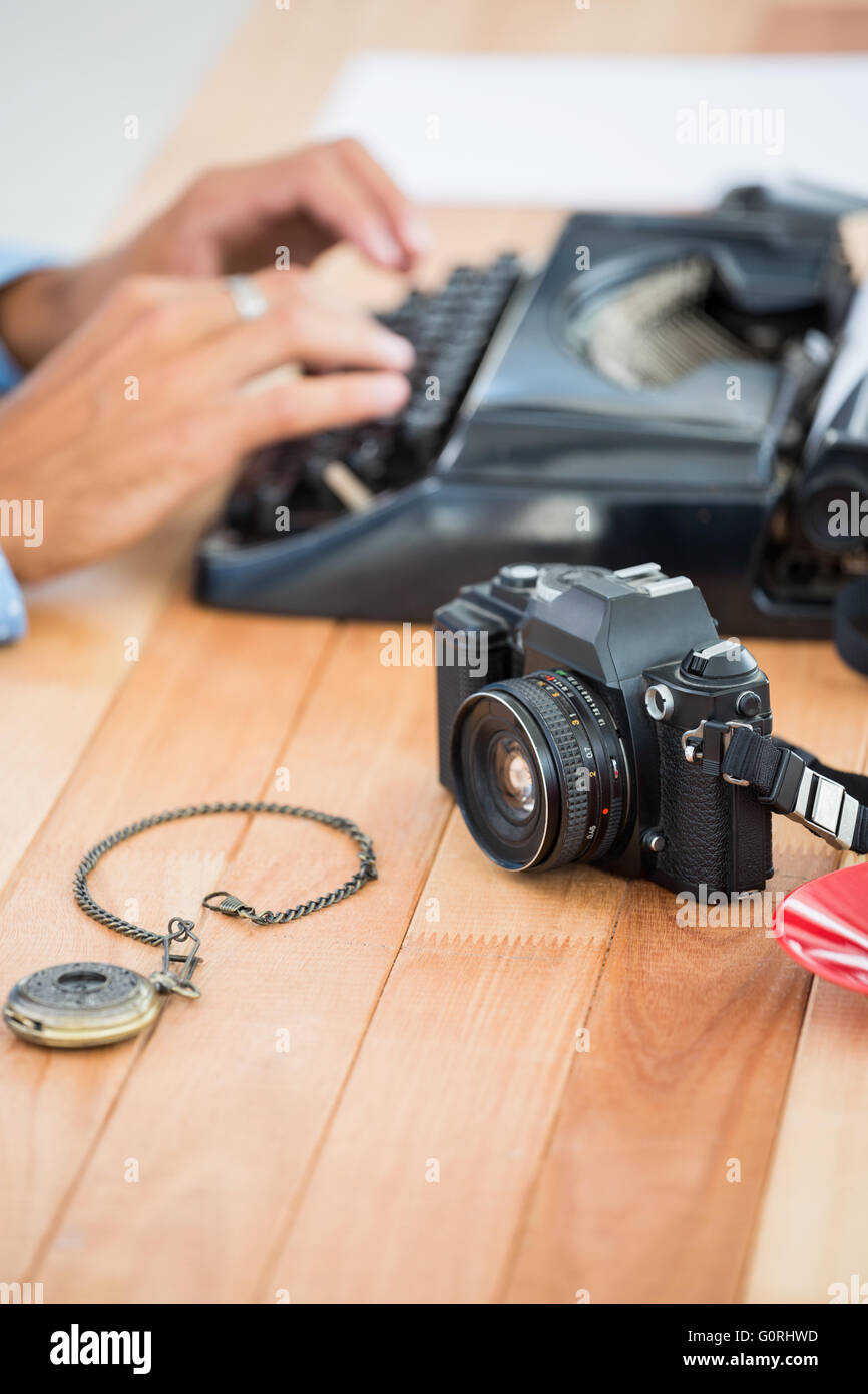 Hipster utilizza tipo writer Foto Stock