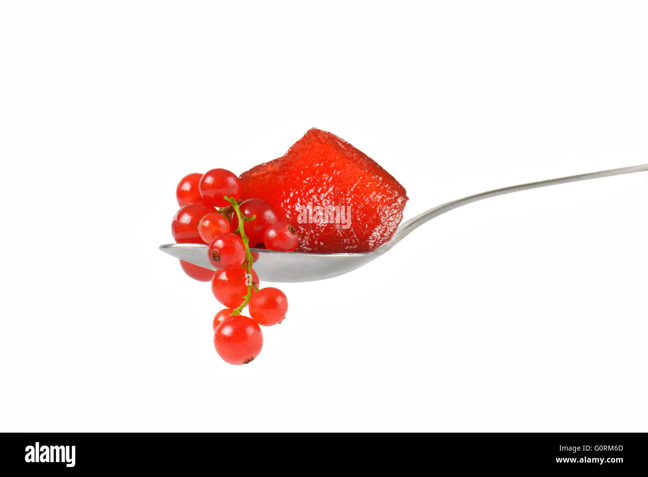 Cucchiaio di ribes rosso jelly su sfondo bianco Foto Stock