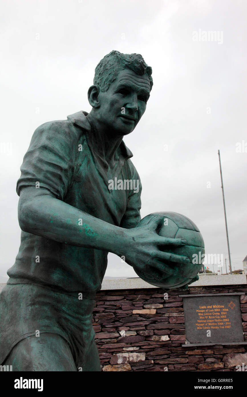 Statua di bronzo di Mick O'Dwyer irlandese campione sportivo in Waterville Foto Stock