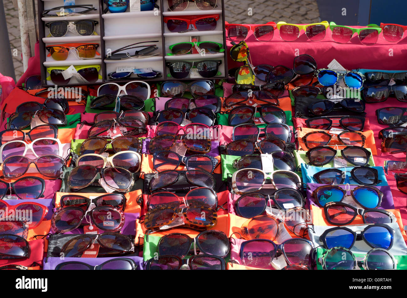 Occhiali da sole in vendita in Portogallo Foto Stock