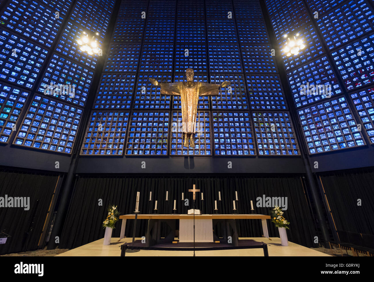 Interno della chiesa in memoria di kaiser Guglielmo (Gedachtniskirche) sul Kurfurstendamm, Berlino, Germania Foto Stock