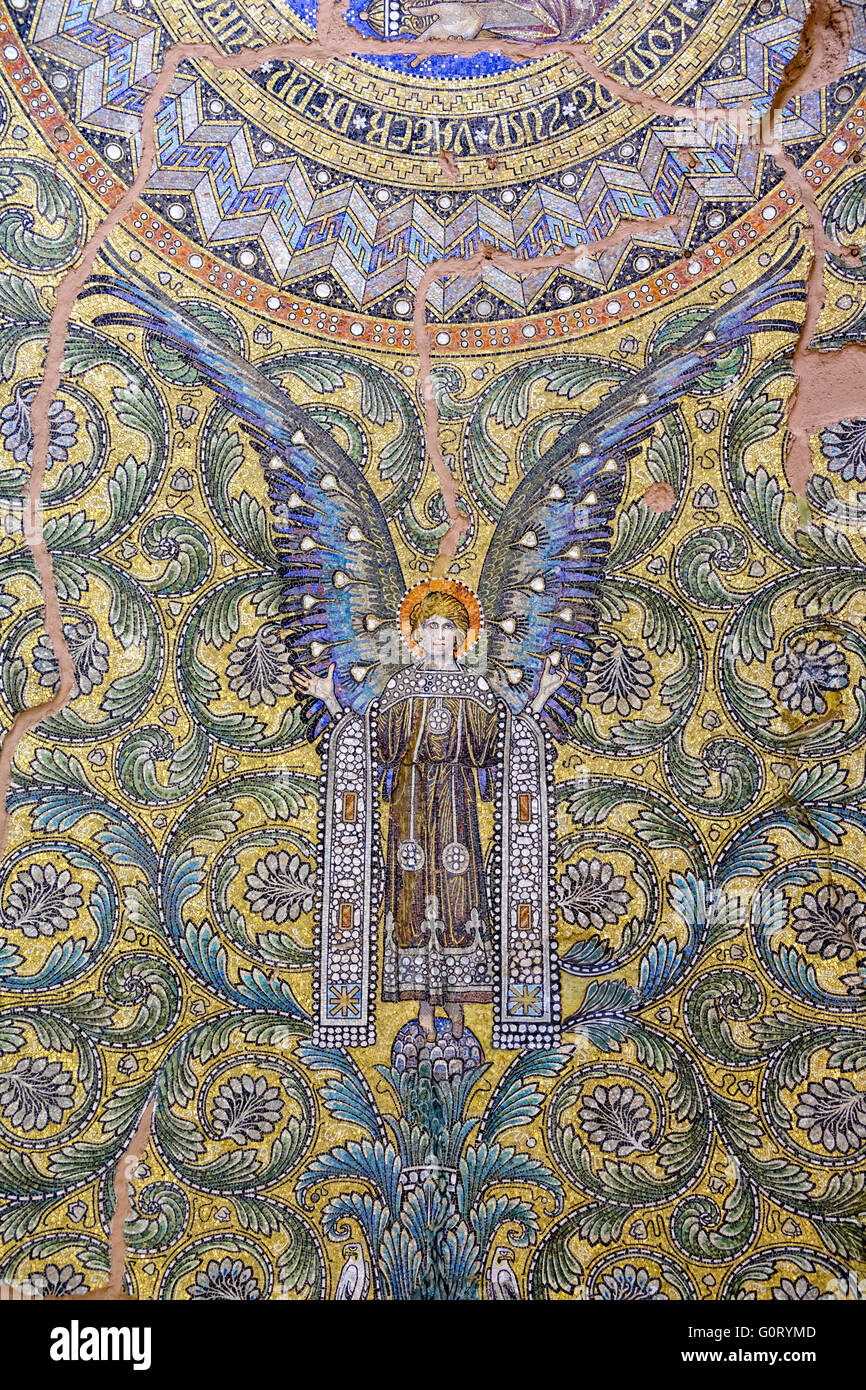 Dettaglio del mosaico ornata sul tetto del Kaiser Wilhelm Memorial Church (Gedachtniskirche) interni sul Kurfurstendamm, Berlino, Germania Foto Stock