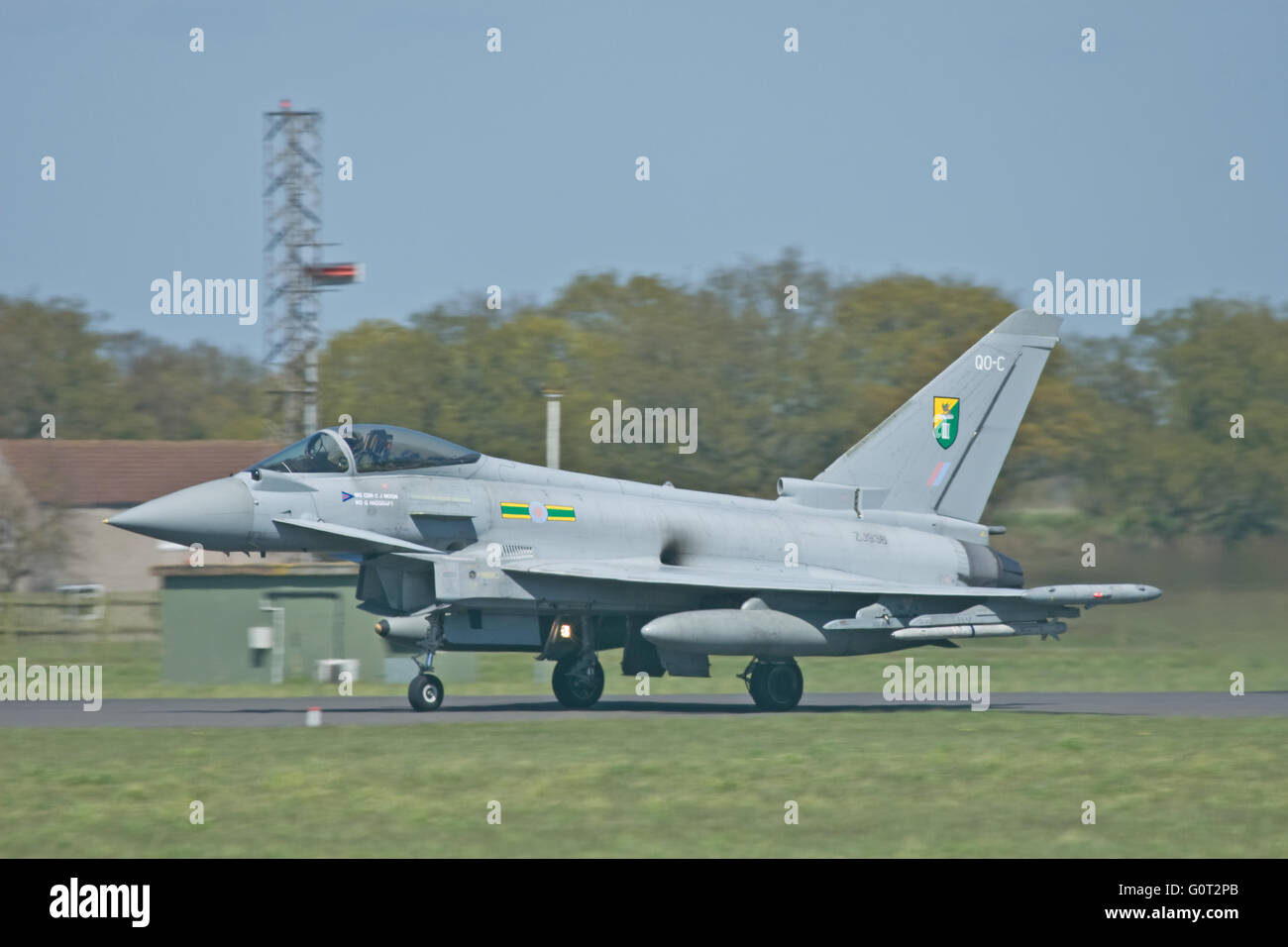 RAF Eurofighter Typhoon a Coningsby jet da combattimento aereo militare di difesa aerea aeromobili battenti QRA Foto Stock