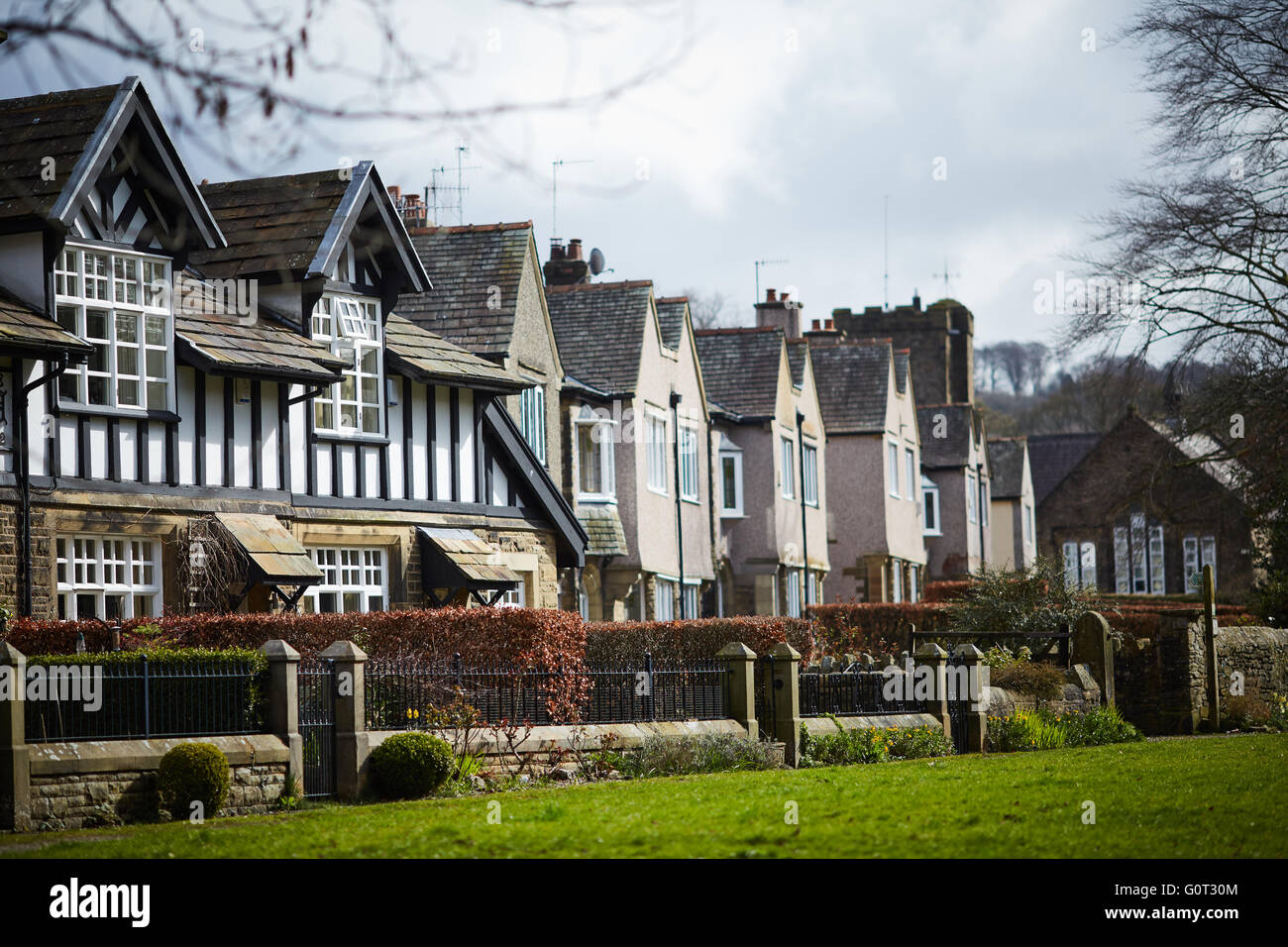 Whalley un grande villaggio in Ribble Valley sulle rive del fiume Calder nel Lancashire. Case di villaggio terrazzato styl differenti Foto Stock