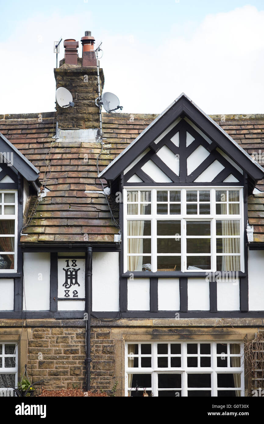 Whalley un grande villaggio in Ribble Valley sulle rive del fiume Calder nel Lancashire. Case di villaggio terrazzato styl differenti Foto Stock