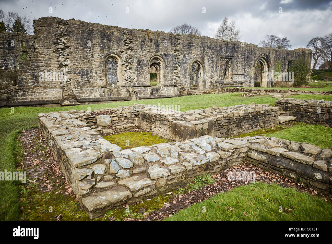 Whalley un grande villaggio in Ribble Valley sulle rive del fiume Calder nel Lancashire. Il villaggio ha le rovine di Whalley un Foto Stock